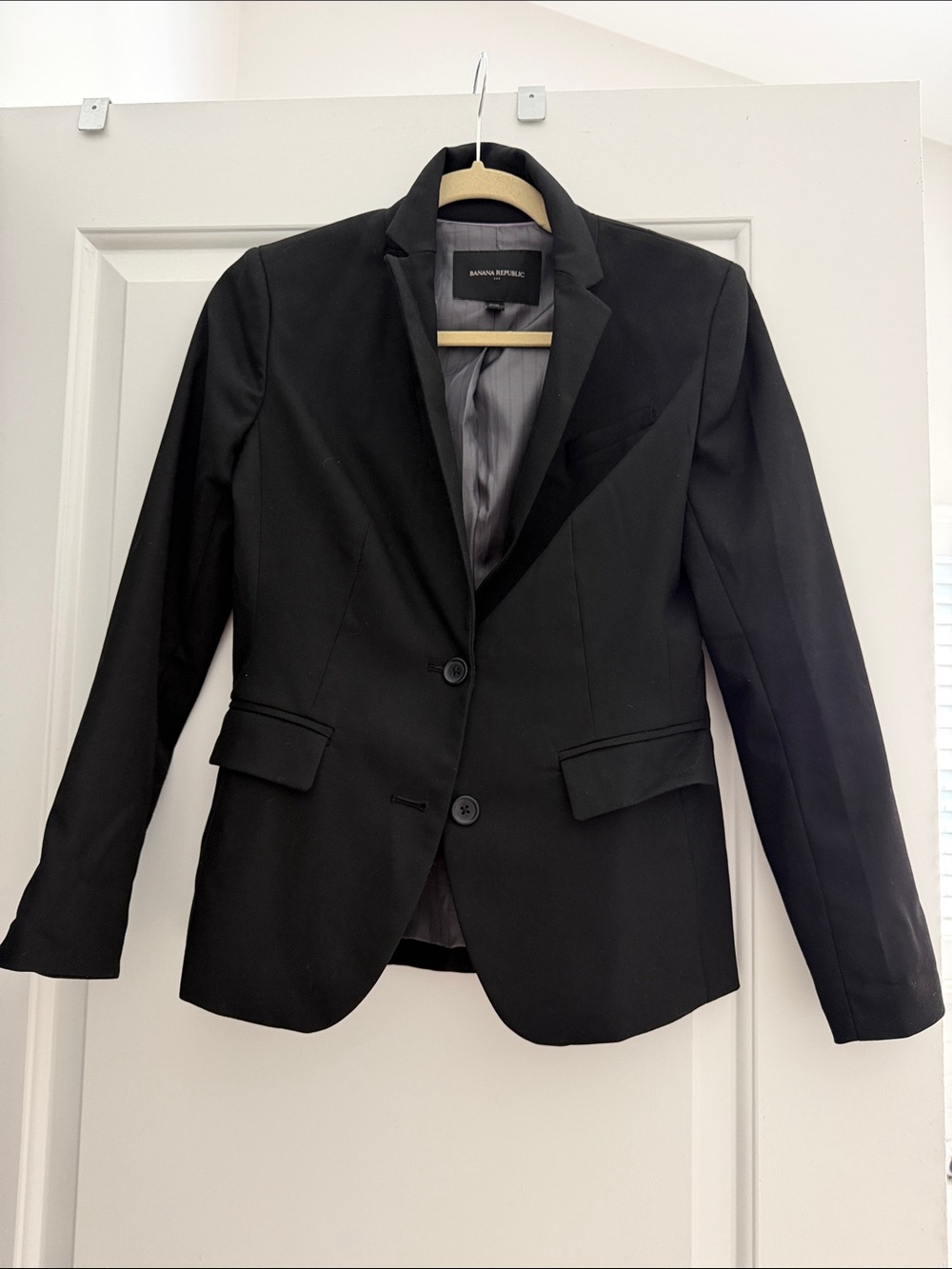 Banana Republic Black Tailored Women's Blazer - Two-Button